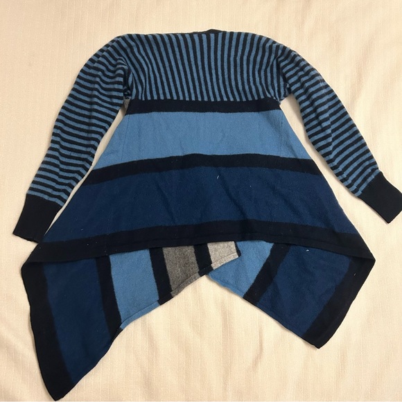 Women’s Size Small Blue and Black Sweater - Picture 4 of 5